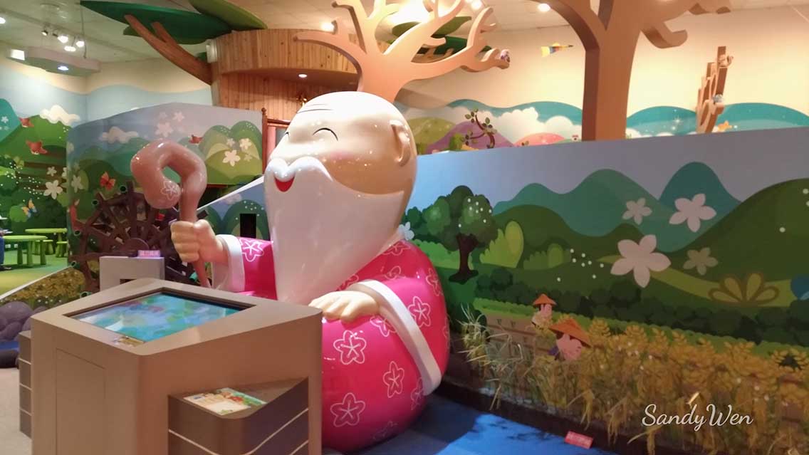 苗栗臺灣客家文化館客庄遊樂去，內有很多可以與小孩互動的設施